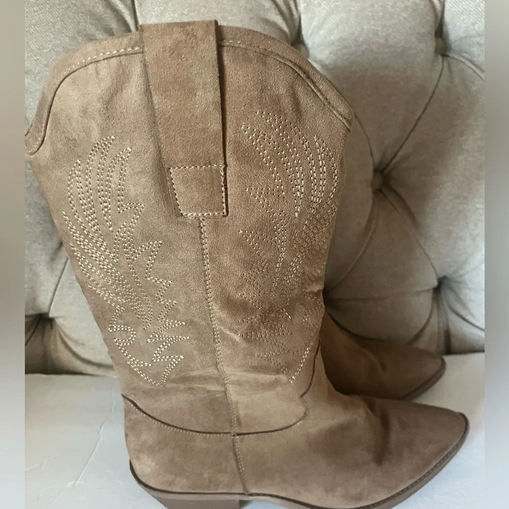 Style & Co. Woman’s Tan Western Boots, Good Condition, Size 9 - Picture 2 of 6
